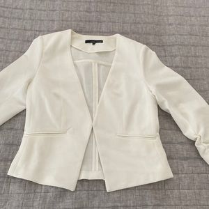 White fitted blazer